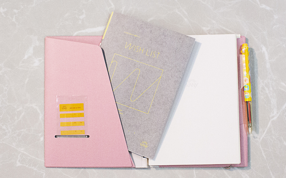 WISH LISTをポケットに挟んで持ち運び