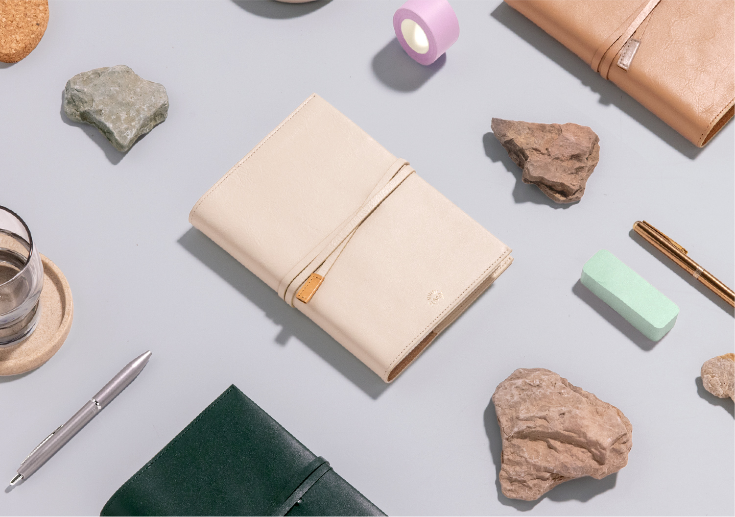 手帳時間を心地よく感じられるレザーロールカバー