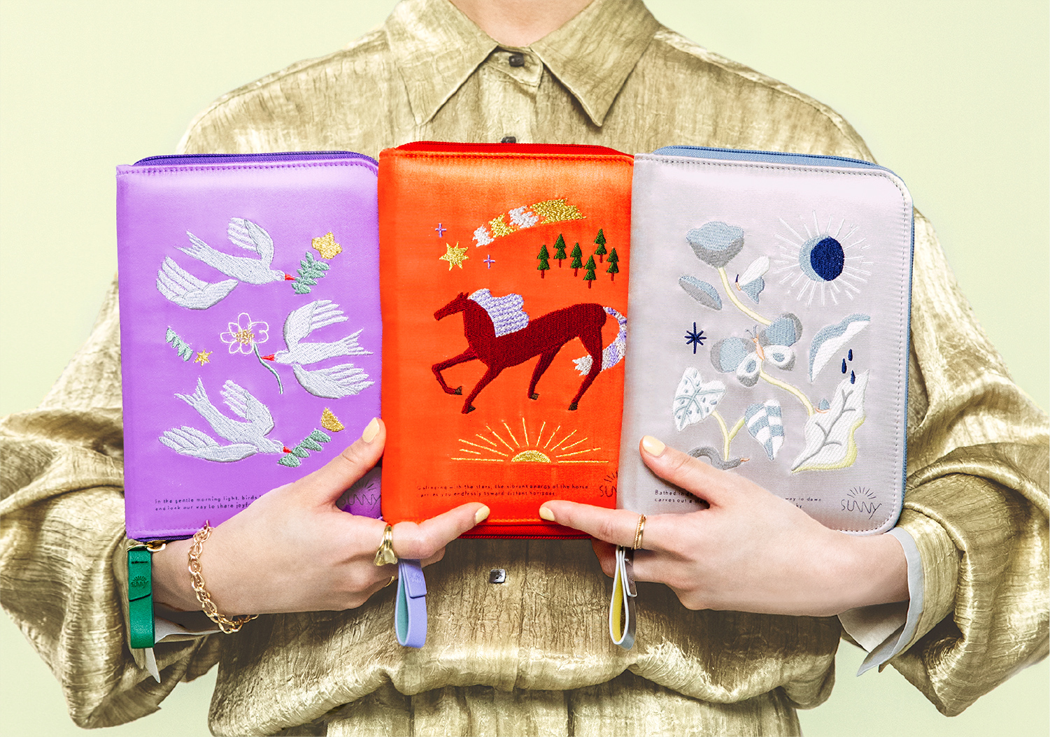 SUNNYらしいアートワークを、新しい1年のお守りに