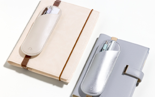 長さ調節できるブックバンド付き